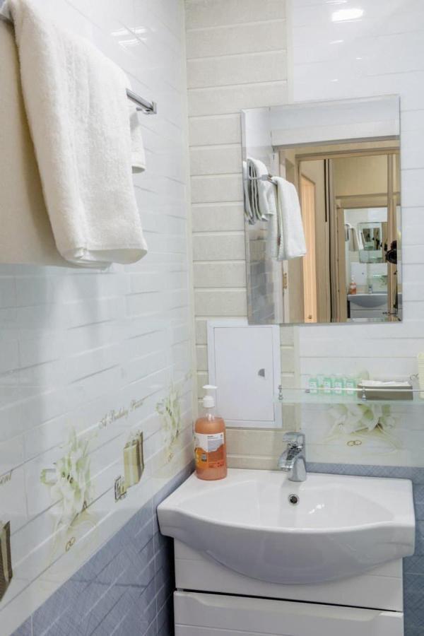 Metro Aybek Center Of Tashkent Comfort 1 Bedroom And Hall المظهر الخارجي الصورة